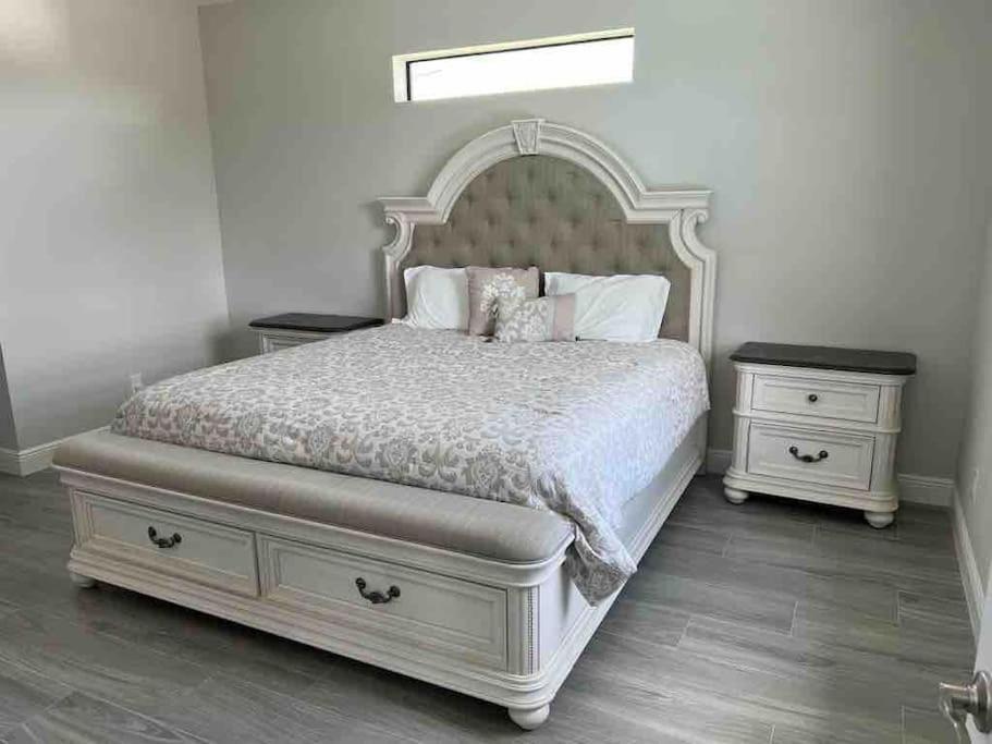 Newly Built Villa Ballerina With Heated Pool And Incredible View Into Beautiful Arrowheadcanal Cape Coral Eksteriør billede